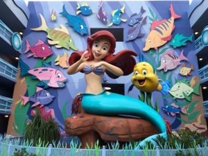 アートオブアニメーションホテルアリエル像