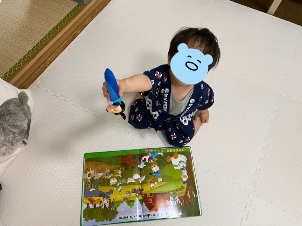 ペン遊んでいる様子1