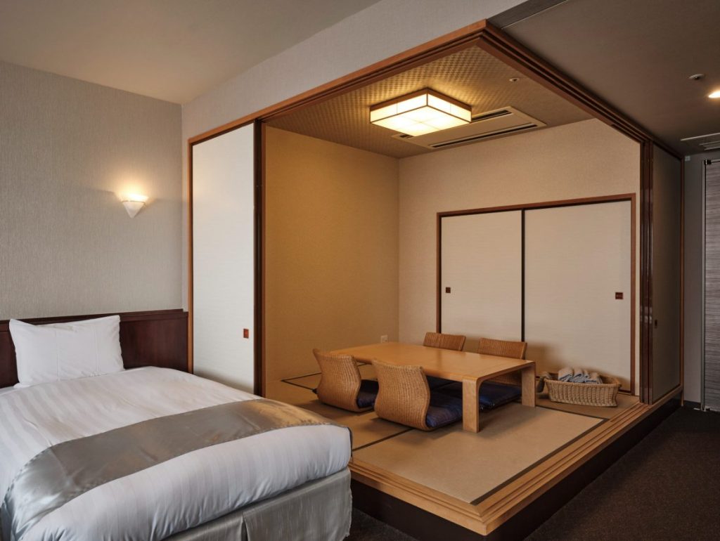 ホテルユーラシア和洋室